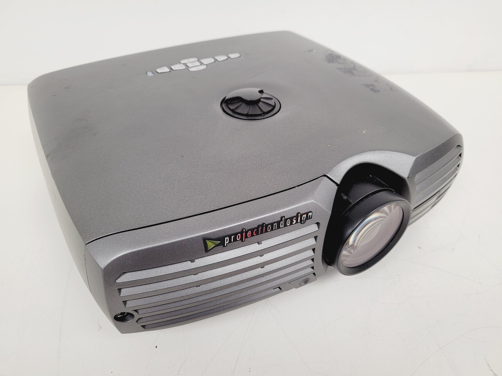 Image of Projection Design evo22 SX+ Zoom GP2 Projector