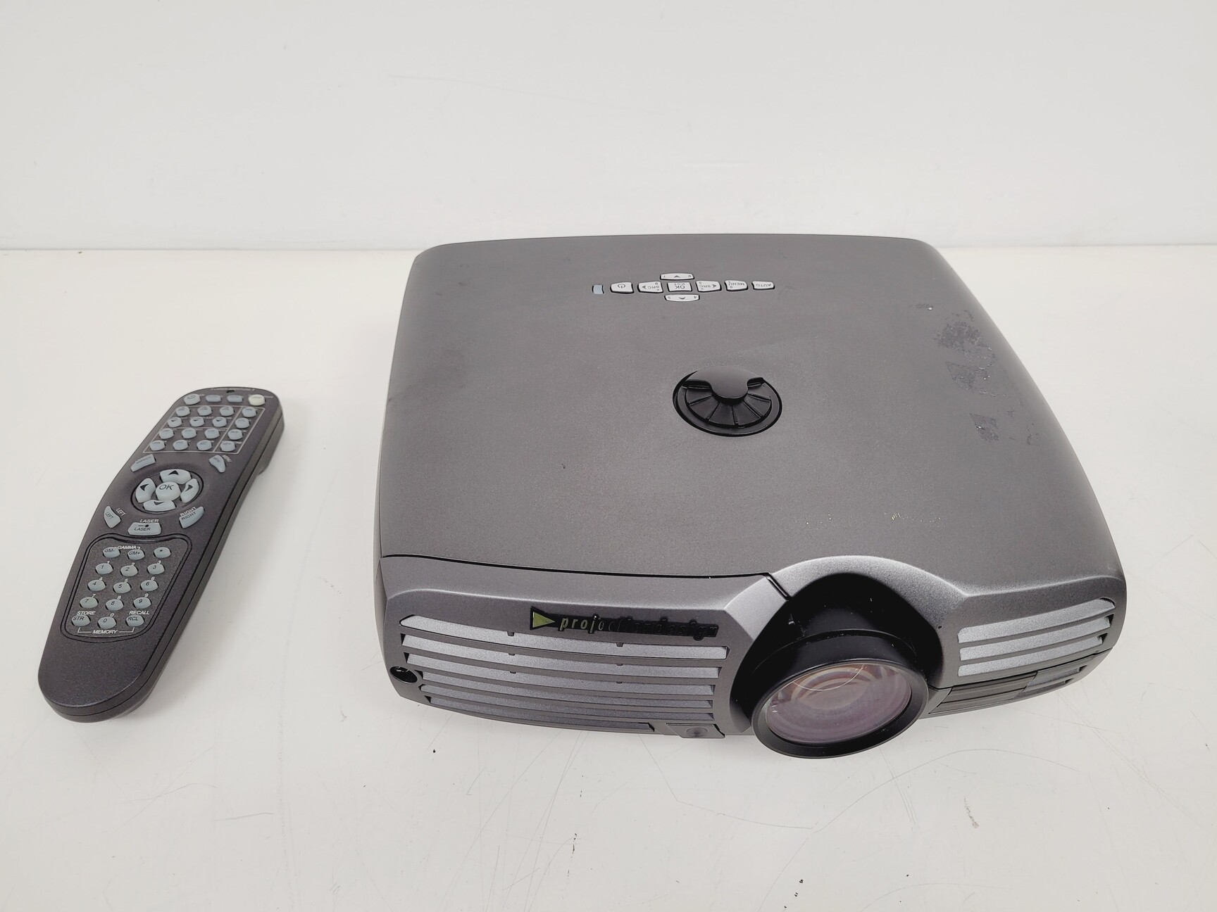 Image of Projection Design evo22 SX+ Zoom GP2 Projector