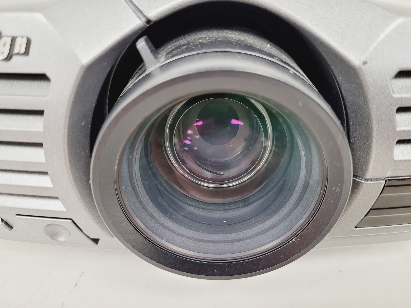 Image of Projection Design evo22 SX+ Zoom GP2 Projector