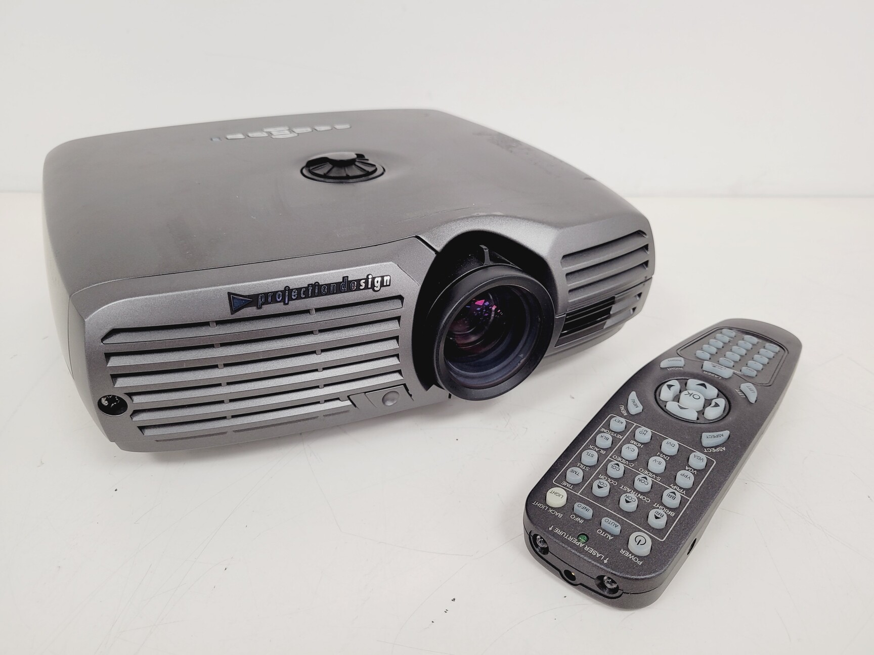 Image of Projection Design evo22 SX+ Zoom GP2 Projector Vanquish Grey
