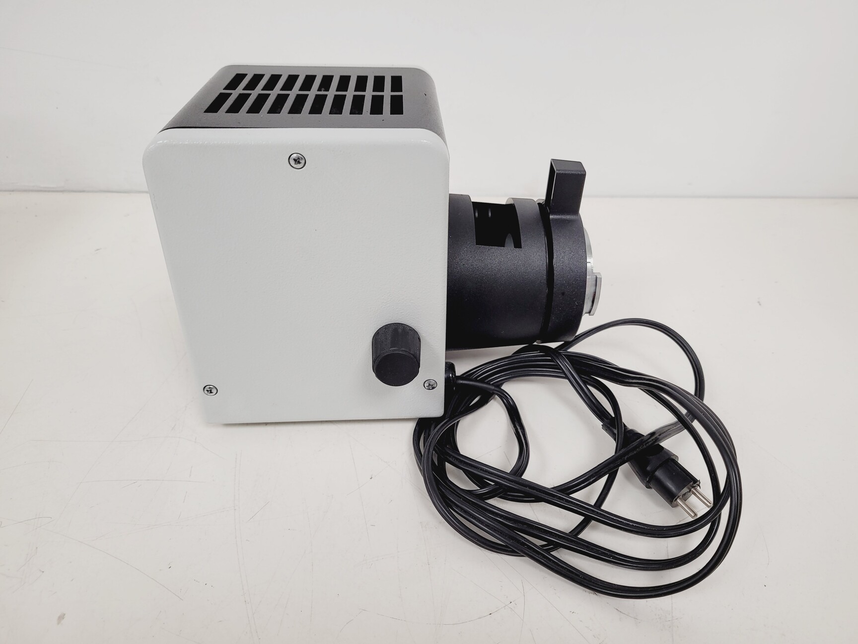 Image of Leitz Labovert FS Inverted Microscope with Light Source and 3 x Objectives Lab