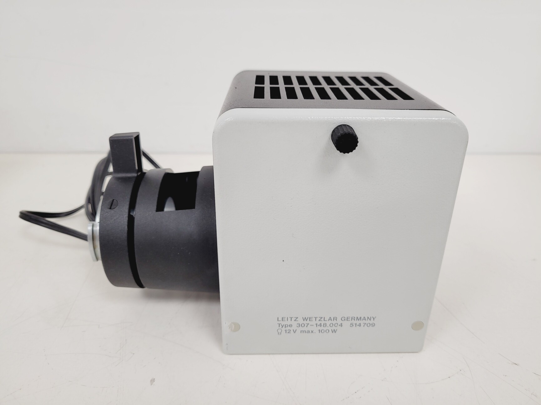 Image of Leitz Labovert FS Inverted Microscope with Light Source and 3 x Objectives Lab