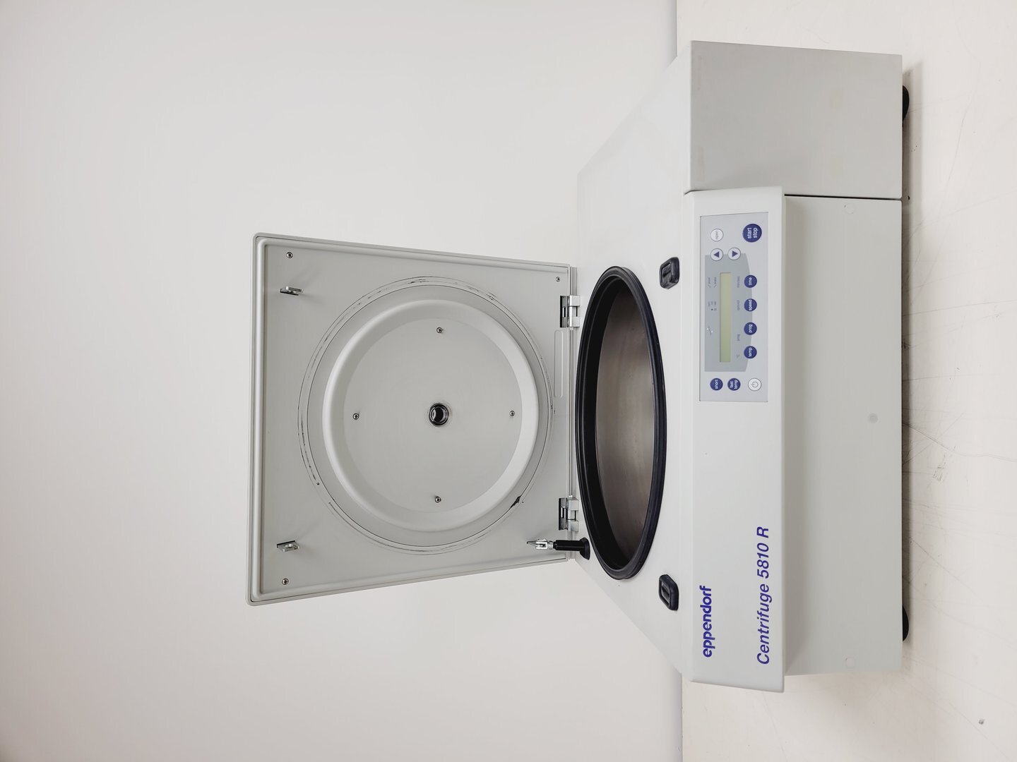 Image of Eppendorf 5810R Refrigerated Laboratory Centrifuge Lab
