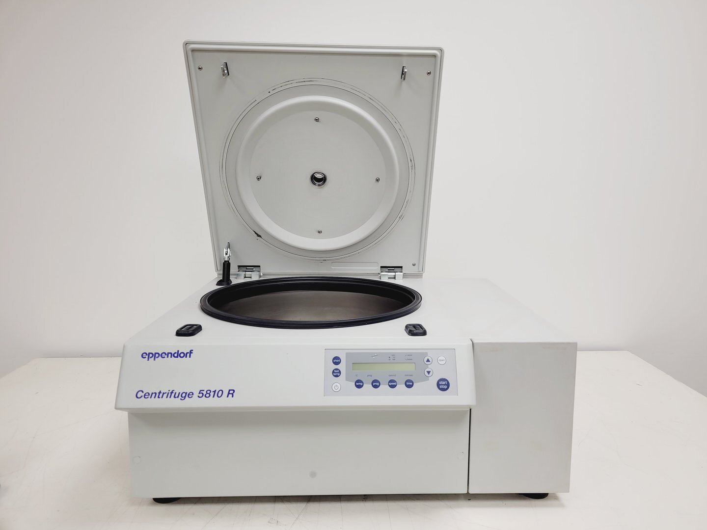 Image of Eppendorf 5810R Refrigerated Laboratory Centrifuge Lab