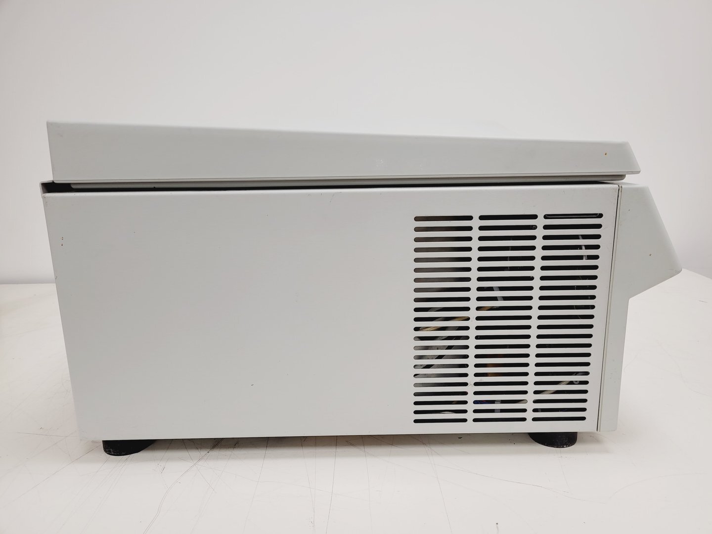 Image of Eppendorf Model 5810R Refrigerated Laboratory Centrifuge Lab