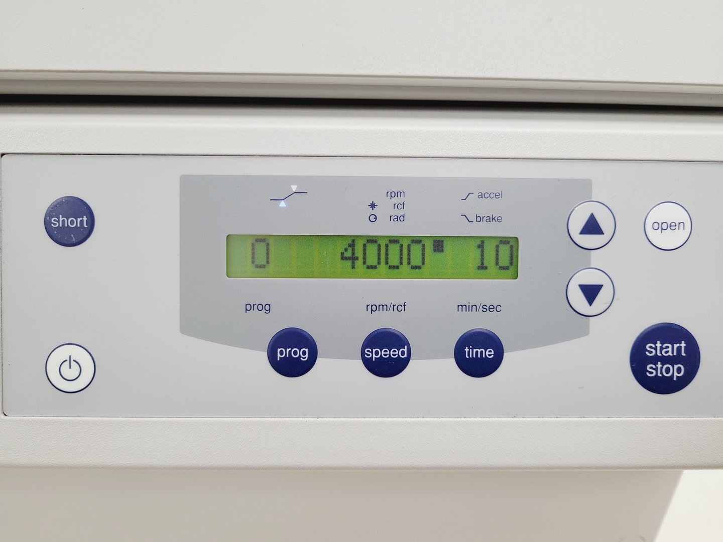 Image of Eppendorf 5810 Benchtop Laboratory Centrifuge with 4000rpm Rotor Lab