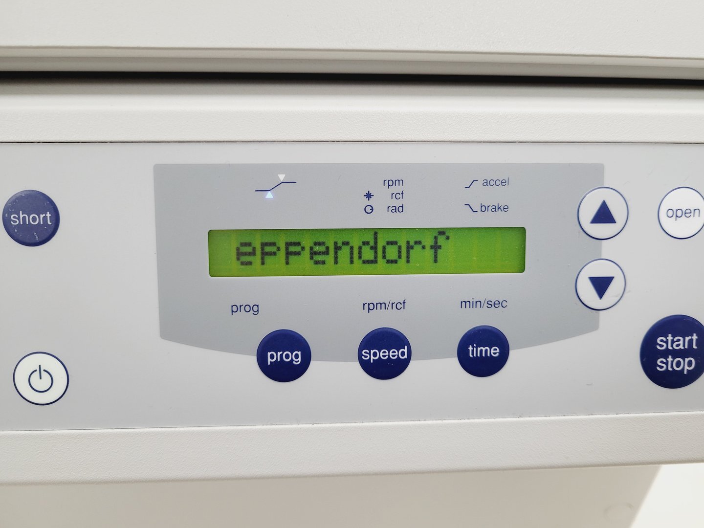 Image of Eppendorf 5810 Benchtop Laboratory Centrifuge with 4000rpm Rotor Lab