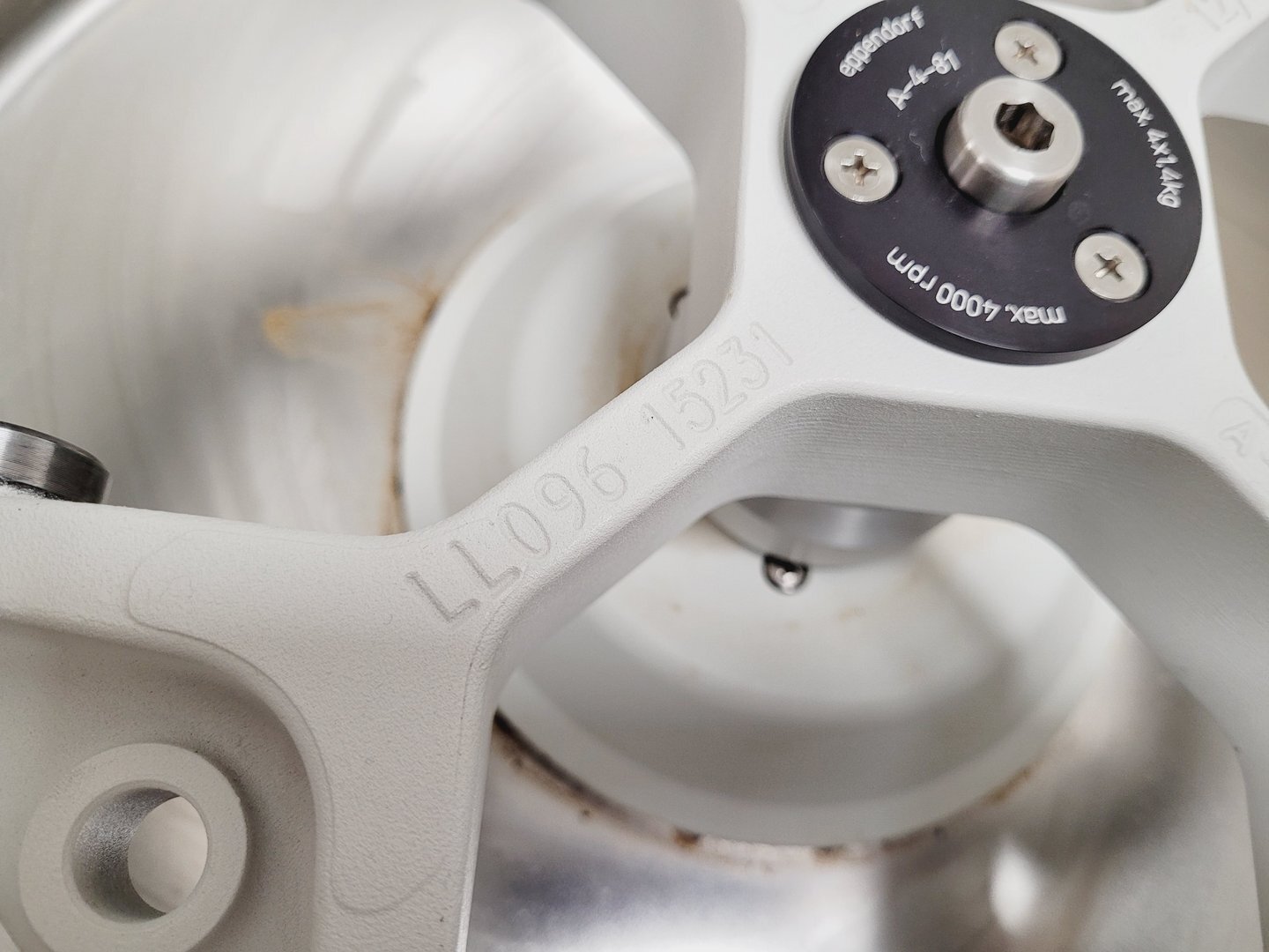 Image of Eppendorf 5810 Benchtop Laboratory Centrifuge with 4000rpm Rotor Lab