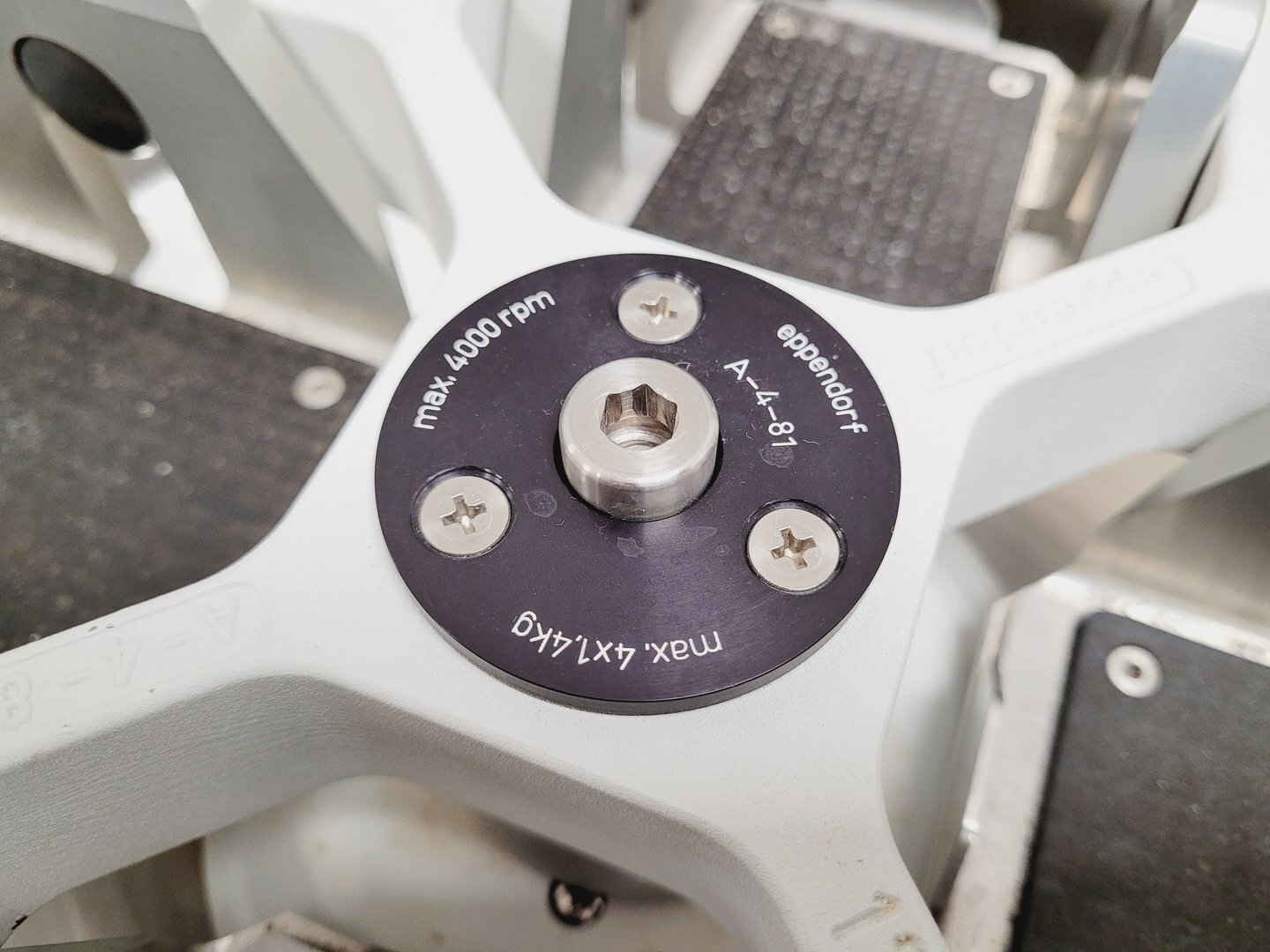 Image of Eppendorf 5810 Benchtop Laboratory Centrifuge with 4000rpm Rotor Lab