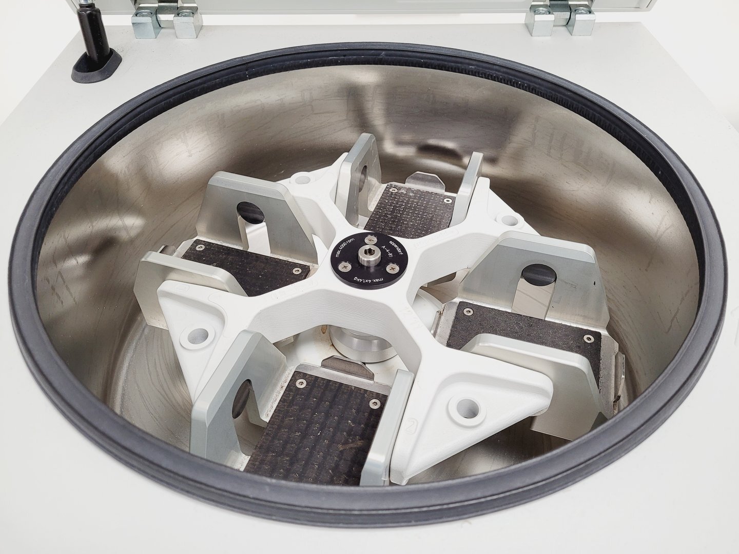 Image of Eppendorf 5810 Benchtop Laboratory Centrifuge with 4000rpm Rotor Lab