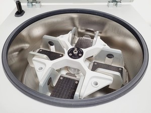 Thumbnail image of Eppendorf 5810 Benchtop Laboratory Centrifuge with 4000rpm Rotor Lab