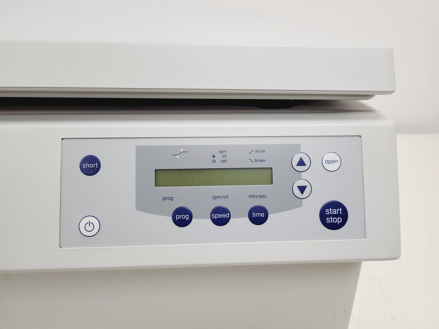 Image of Eppendorf 5810 Benchtop Laboratory Centrifuge with 4000rpm Rotor Lab