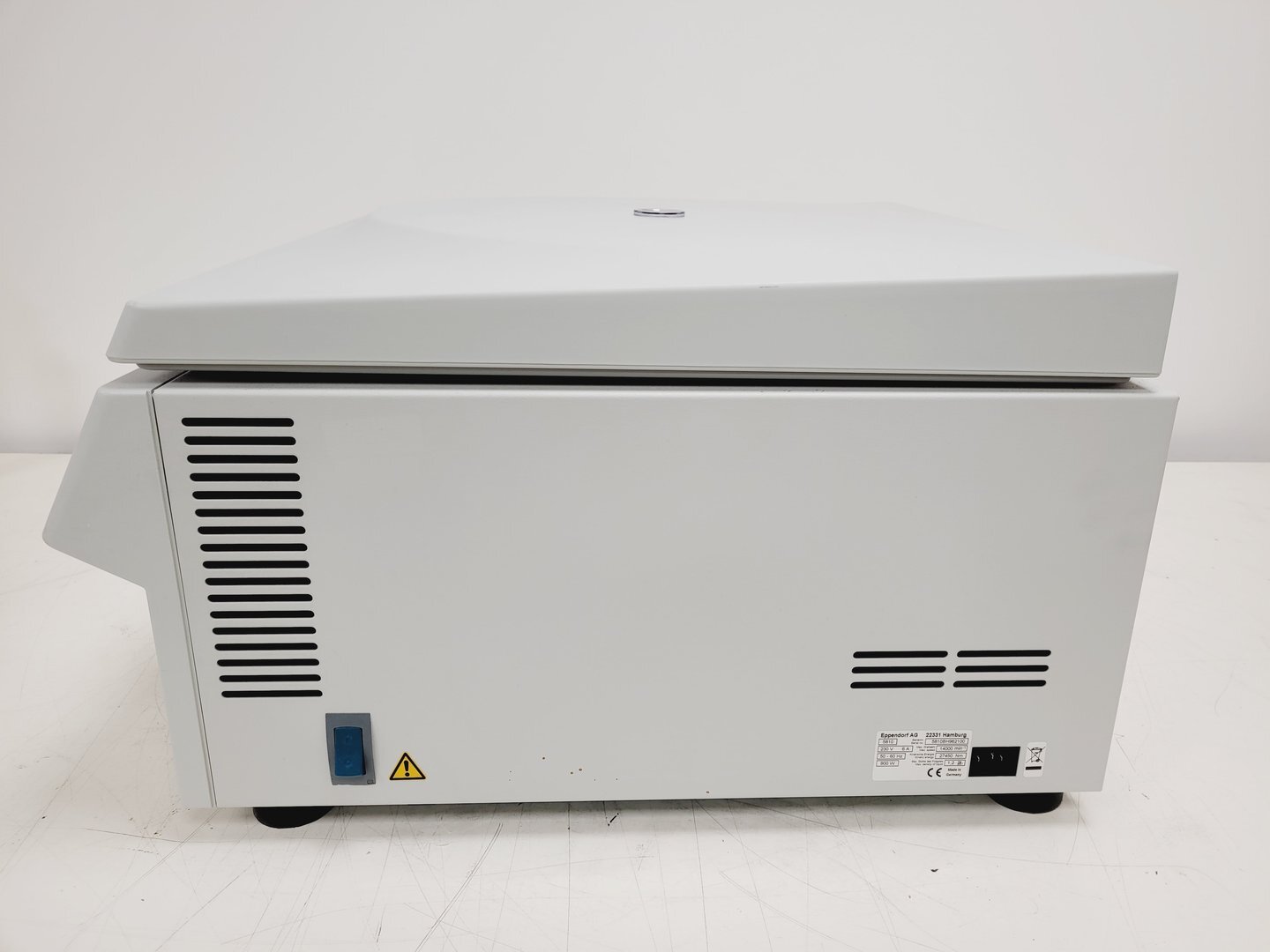 Image of Eppendorf 5810 Benchtop Laboratory Centrifuge with 4000rpm Rotor Lab