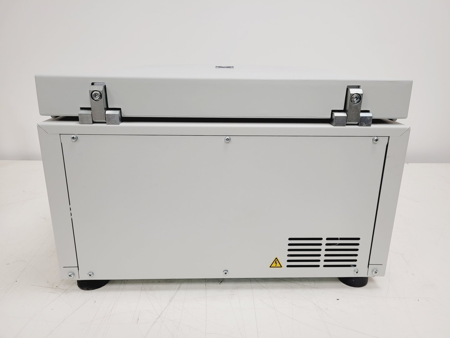 Image of Eppendorf 5810 Benchtop Laboratory Centrifuge with 4000rpm Rotor Lab