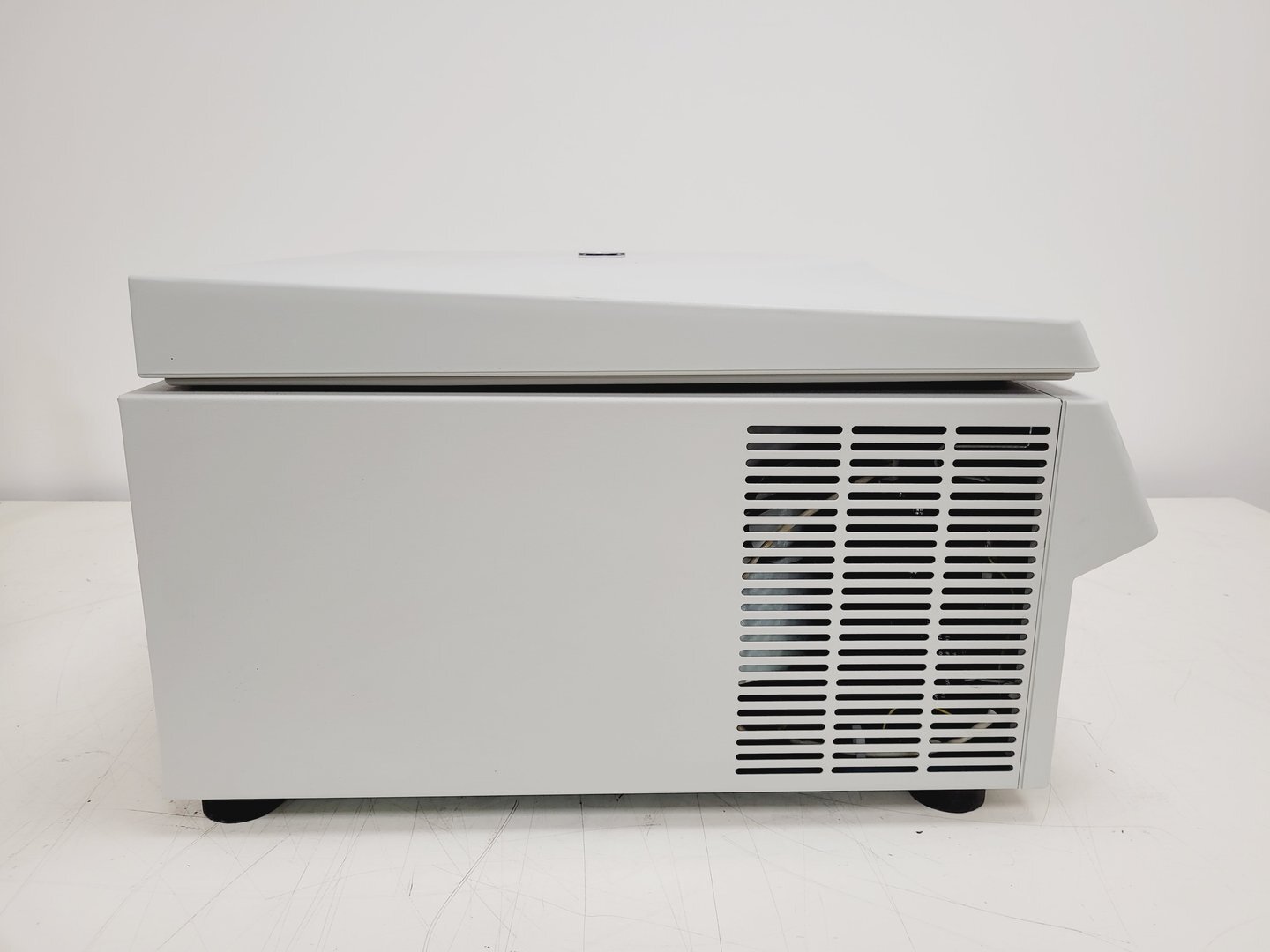 Image of Eppendorf 5810 Benchtop Laboratory Centrifuge with 4000rpm Rotor Lab