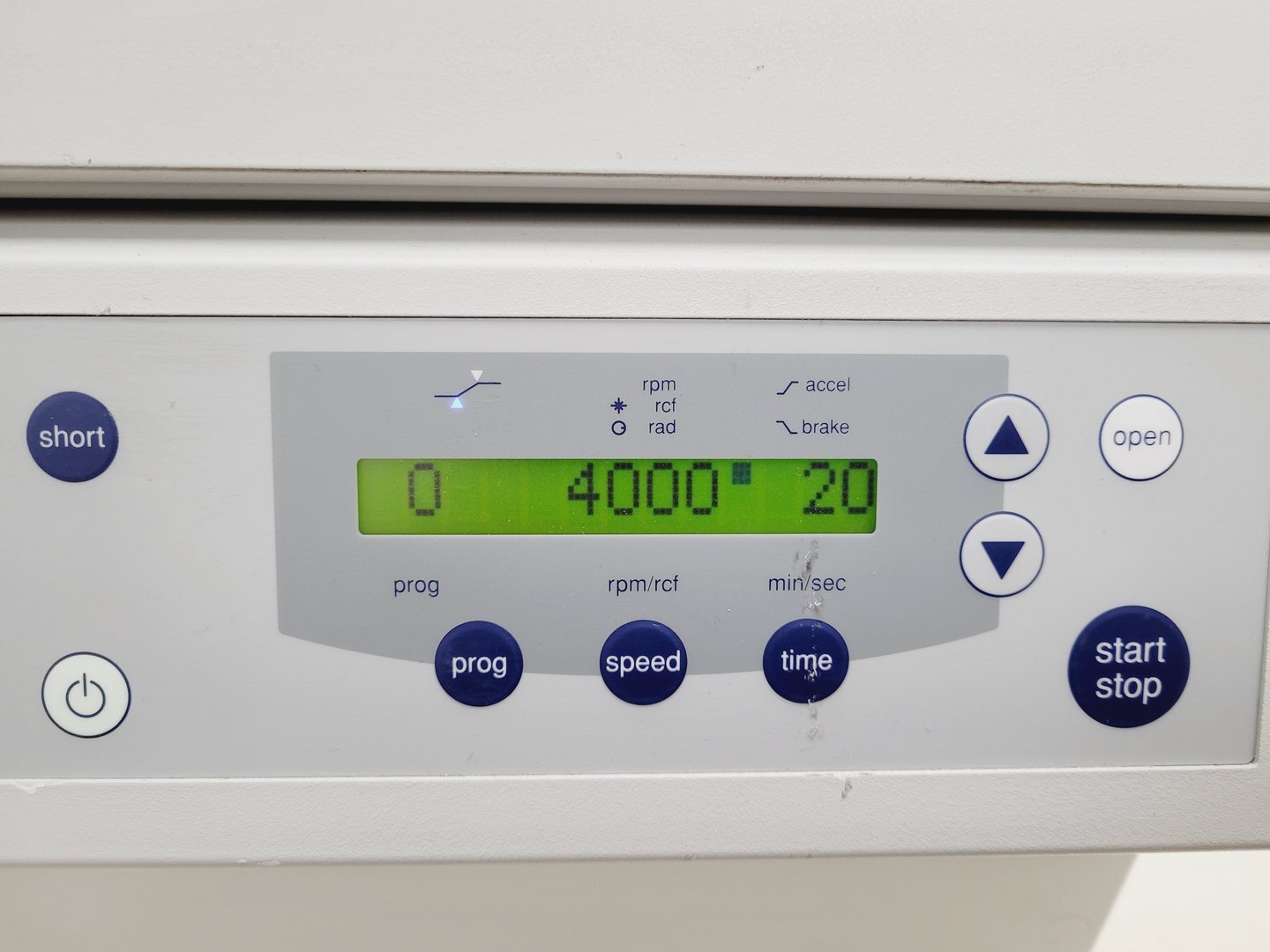 Image of Eppendorf 5810 Benchtop Laboratory Centrifuge Lab