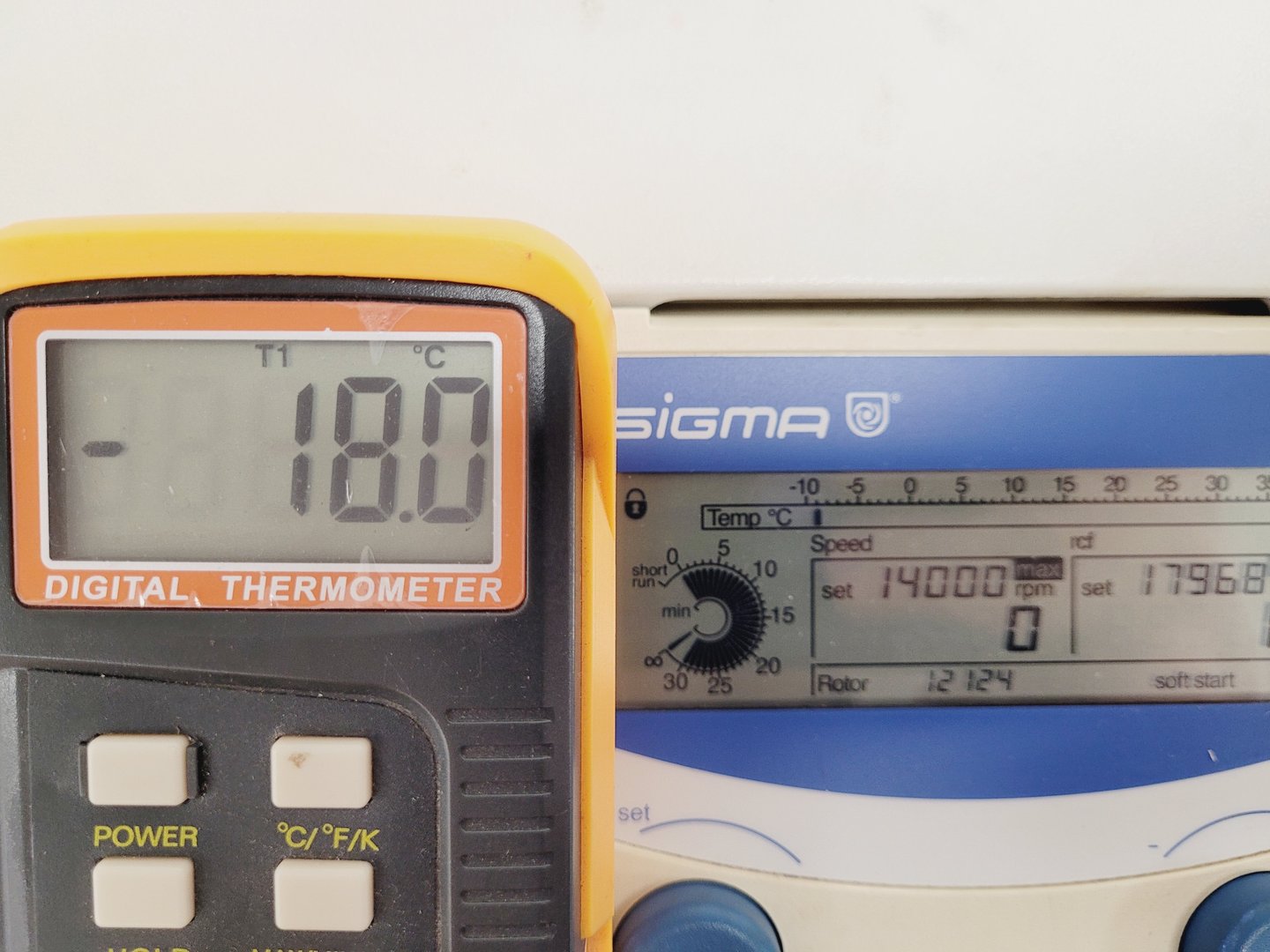 Image of Sigma 1-15K Refrigerated Benchtop Centrifuge Lab