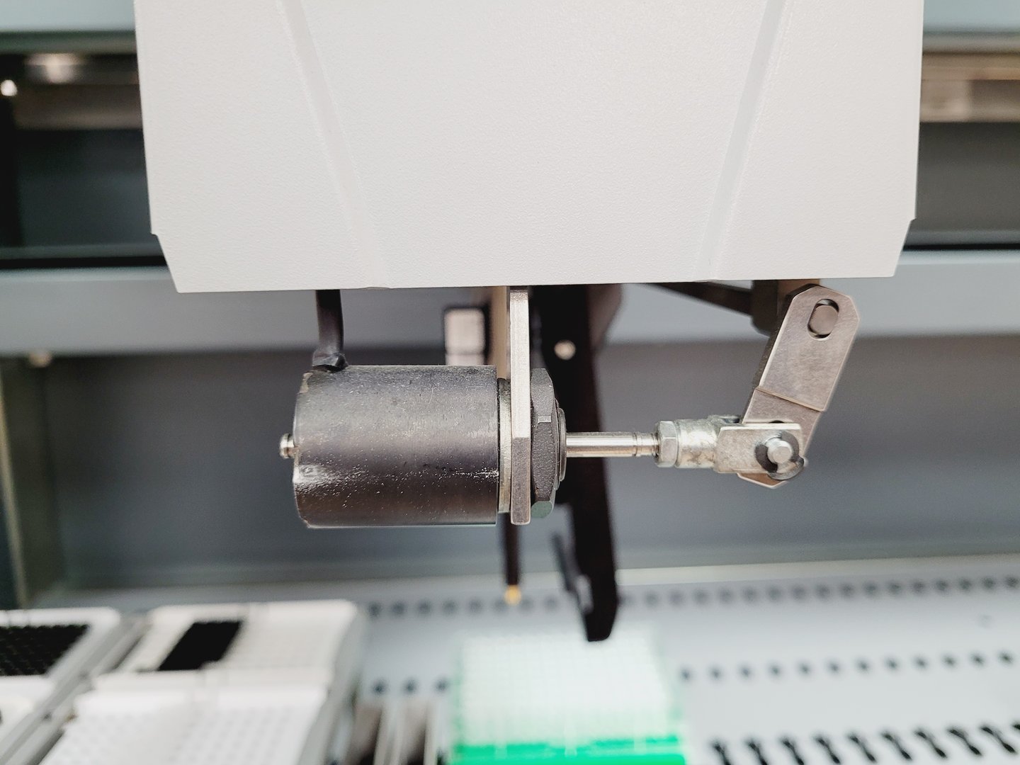 Image of Tecan Freedom Evo-2 200 Base Liquid Handler Evoware with Stand