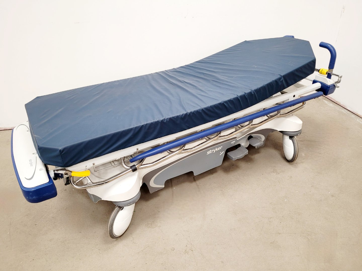 Image of Stryker 1105 5th Wheel Stretcher Hydraulic Trolley 