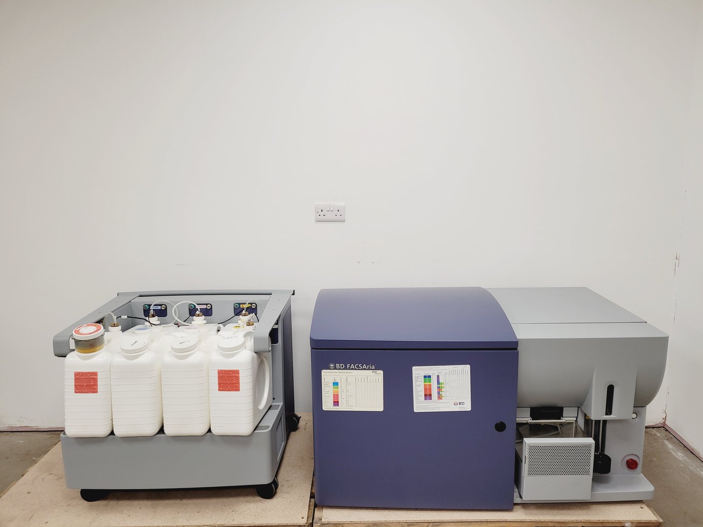 Image of BD Biosciences FACSAria II Cell Sorter w/ Fluids Cart PC & Accessories Lab