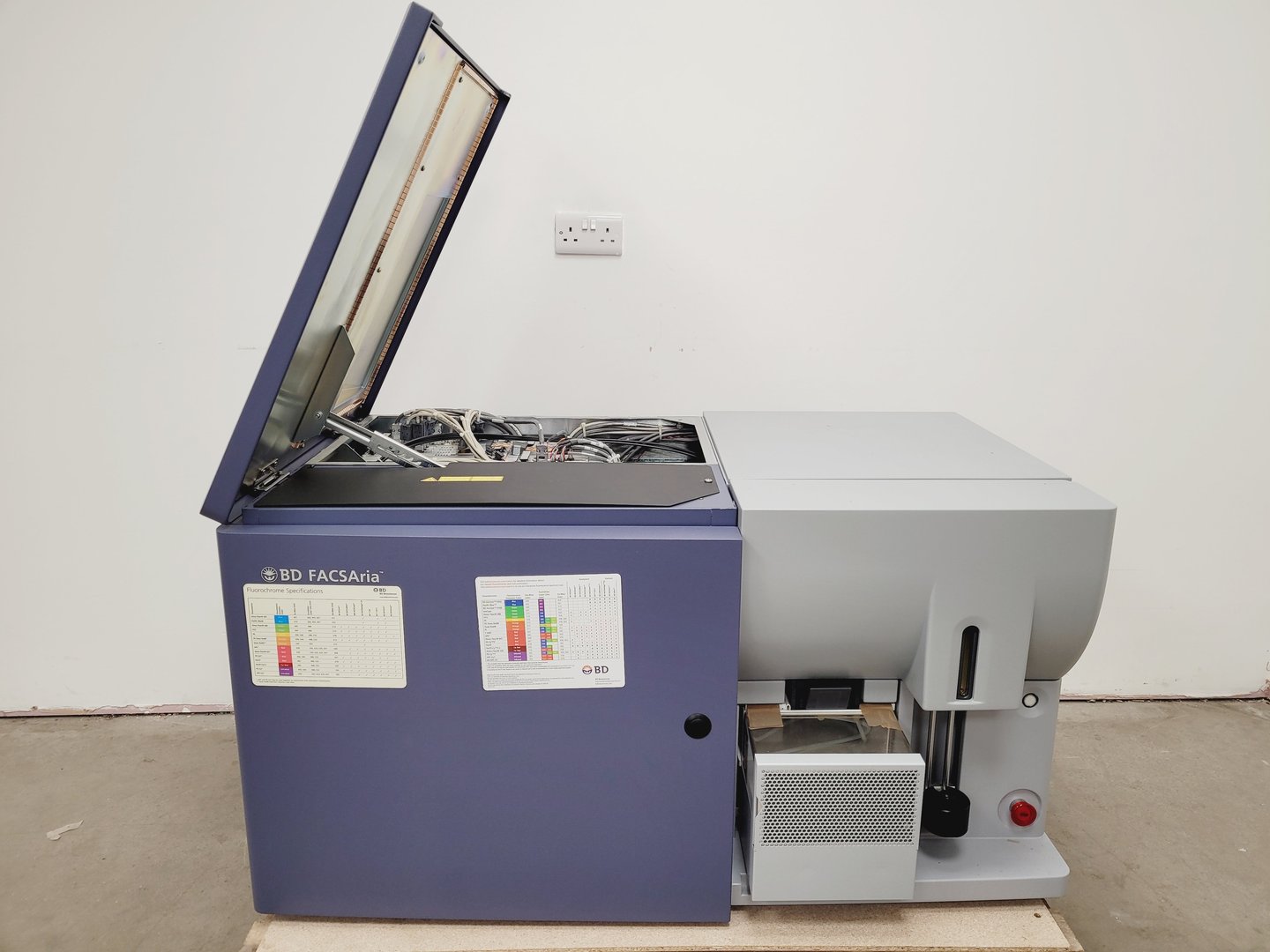 Image of BD Biosciences FACSAria II Cell Sorter w/ Fluids Cart PC & Accessories Lab