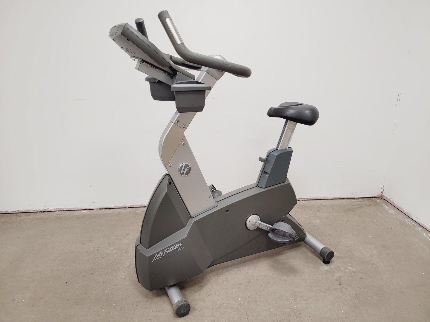 Image of Life Fitness 95ci Upright Cycle Exercise Bike (Needs New Battery)