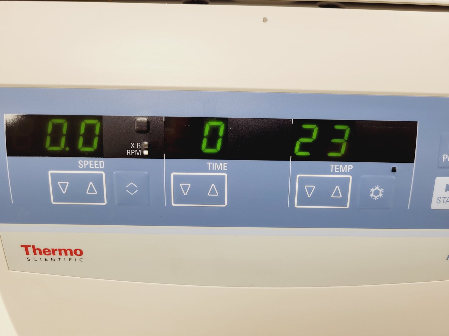 Image of Thermo Scientific Heraeus Fresco 21 Refrigerated Benchtop Centrifuge Lab