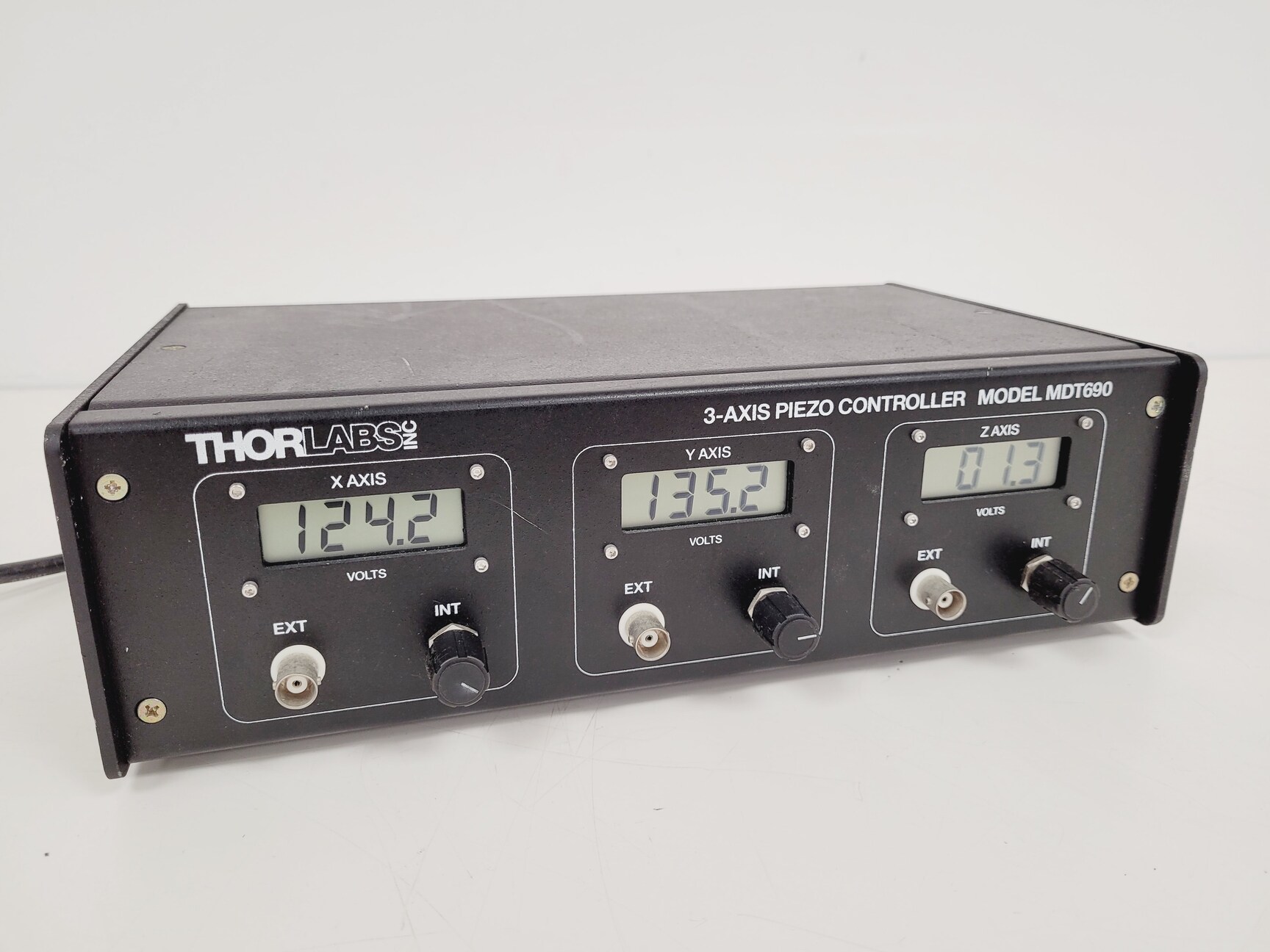 Image of Thorlabs MDT690 3-Axis Piezo Controller Lab