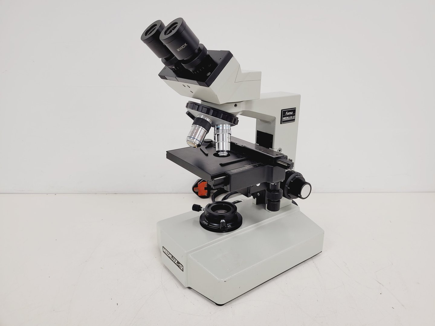 Image of Kyowa Medilux-12 Binocular Microscope  No. 813319 w/ 4 x Objectives Lab