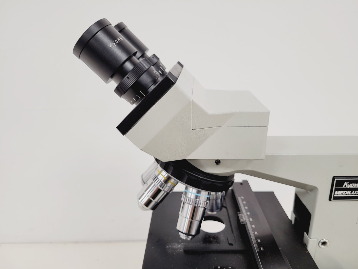 Image of Kyowa Medilux-12 Binocular Microscope with 4 x Objectives Lab