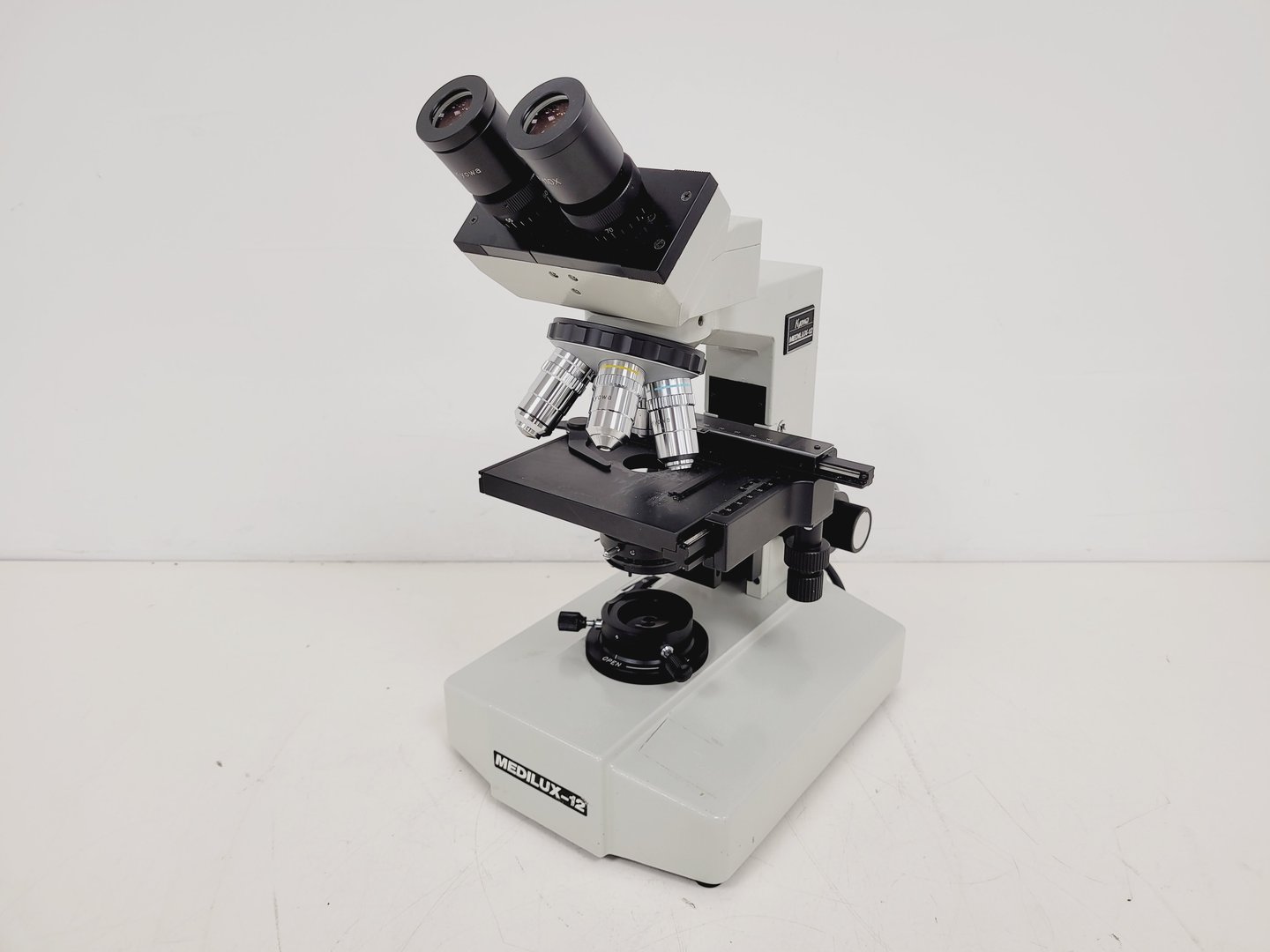 Image of Kyowa Medilux-12 Binocular Microscope with 4 x Objectives Lab