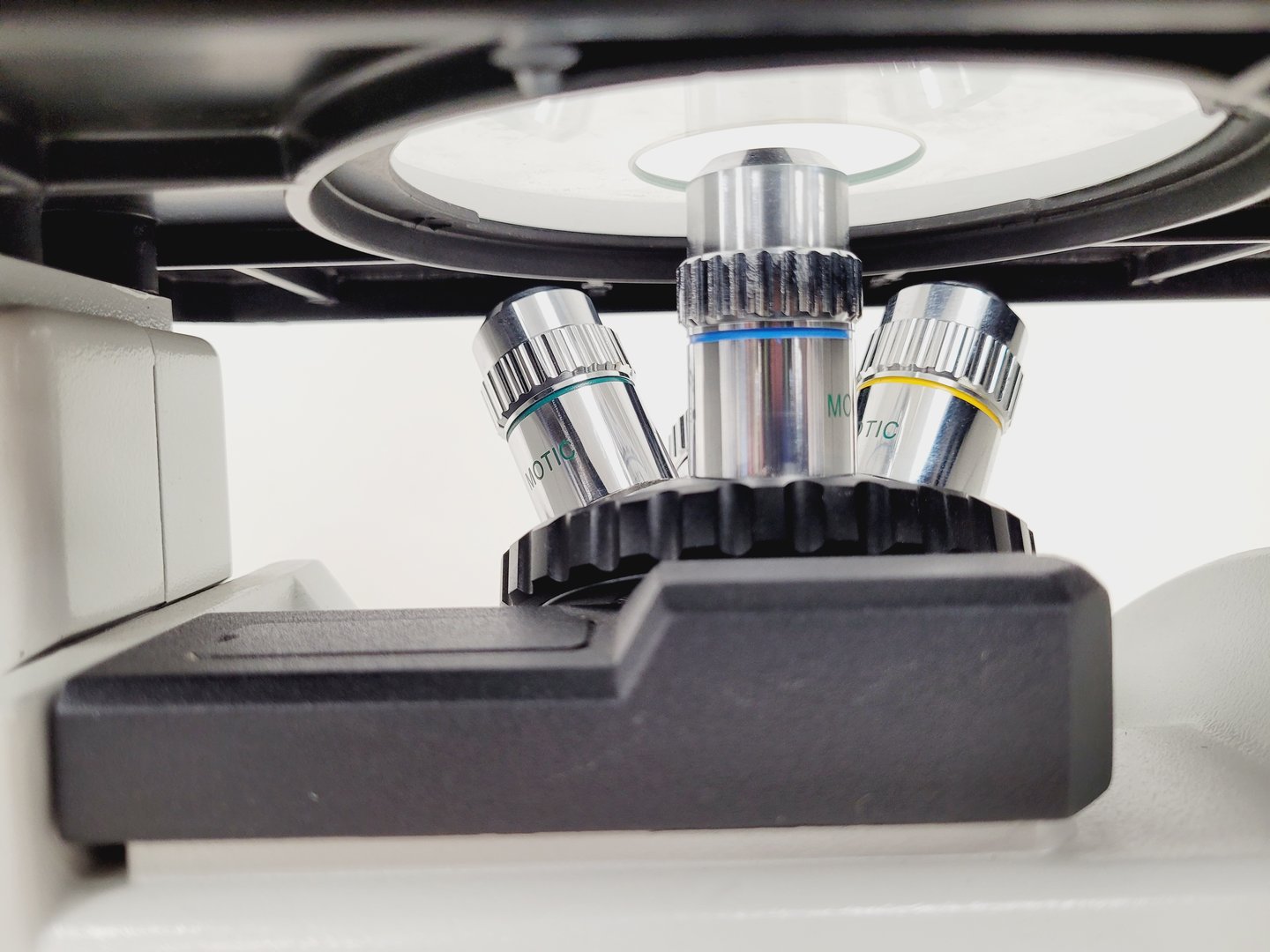 Image of Motic AE21 Series Inverted Trinocular Microscope with 4 x Objectives Lab