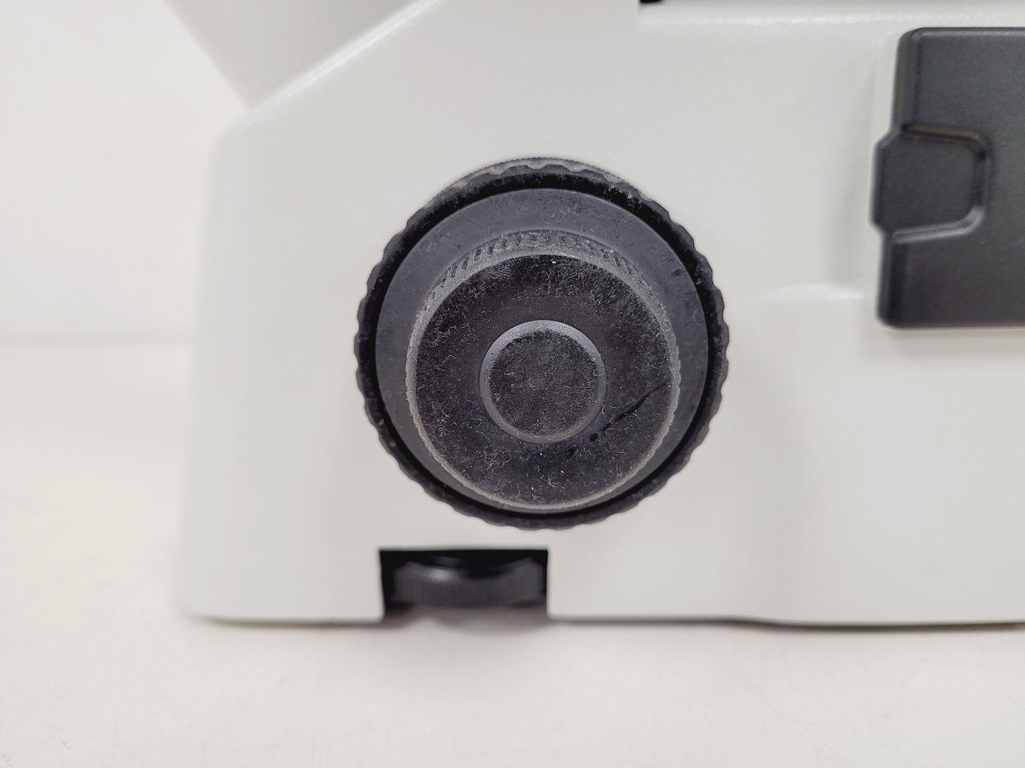 Image of Motic AE21 Series Inverted Trinocular Microscope with 4 x Objectives Lab