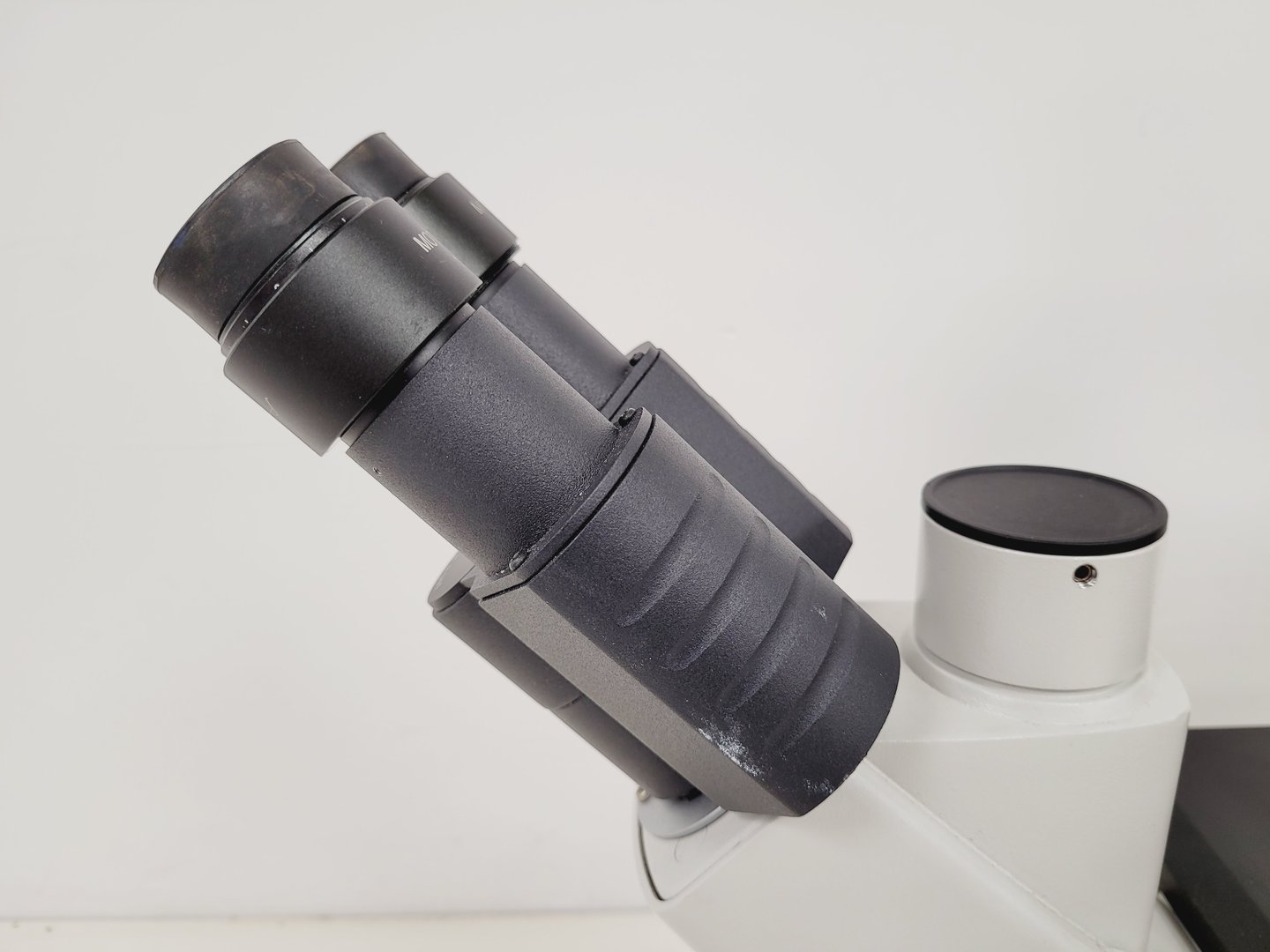 Image of Motic AE2000 Inverted Microscope with 4 x Objectives Lab