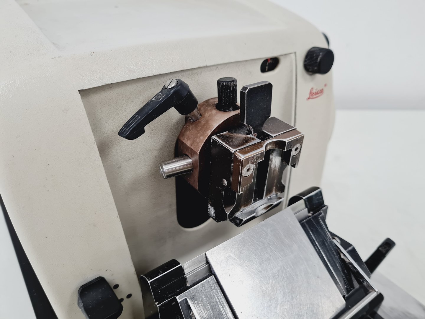 Image of Leica RM2125RT Microtome Cat. 045732229 lab