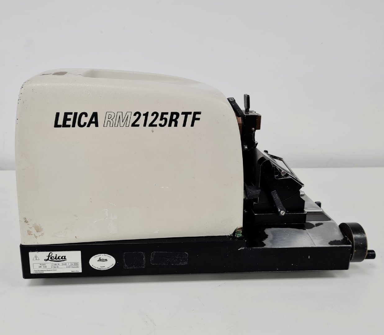 Image of Leica RM2125RT Microtome Cat. 045732229 lab