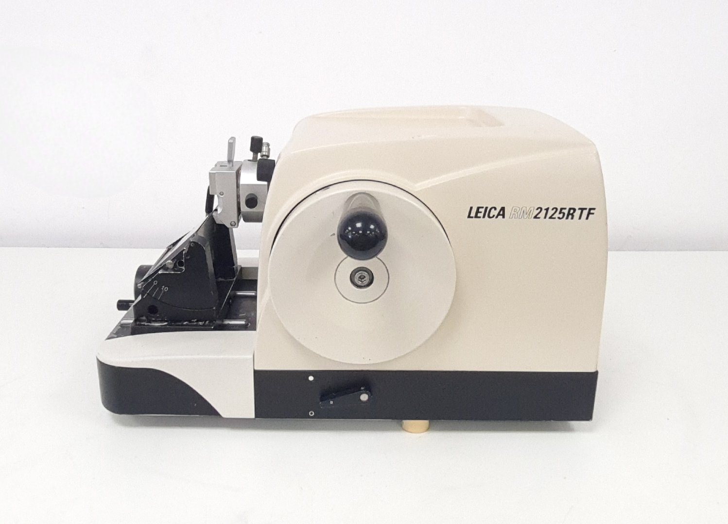 Image of Leica RM2125RT Microtome Cat. 045738890 Lab
