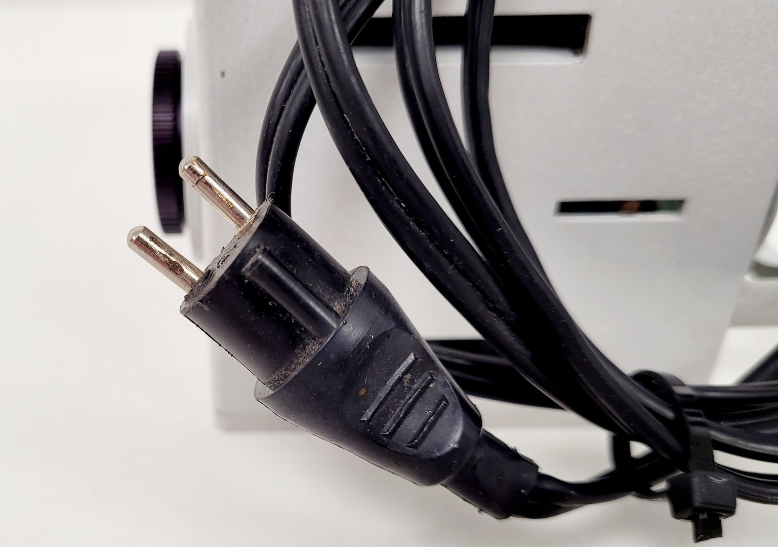 Image of Leica Diavert Inverted Microscope w/ 4 x Objectives & 465 Power Supply Lab