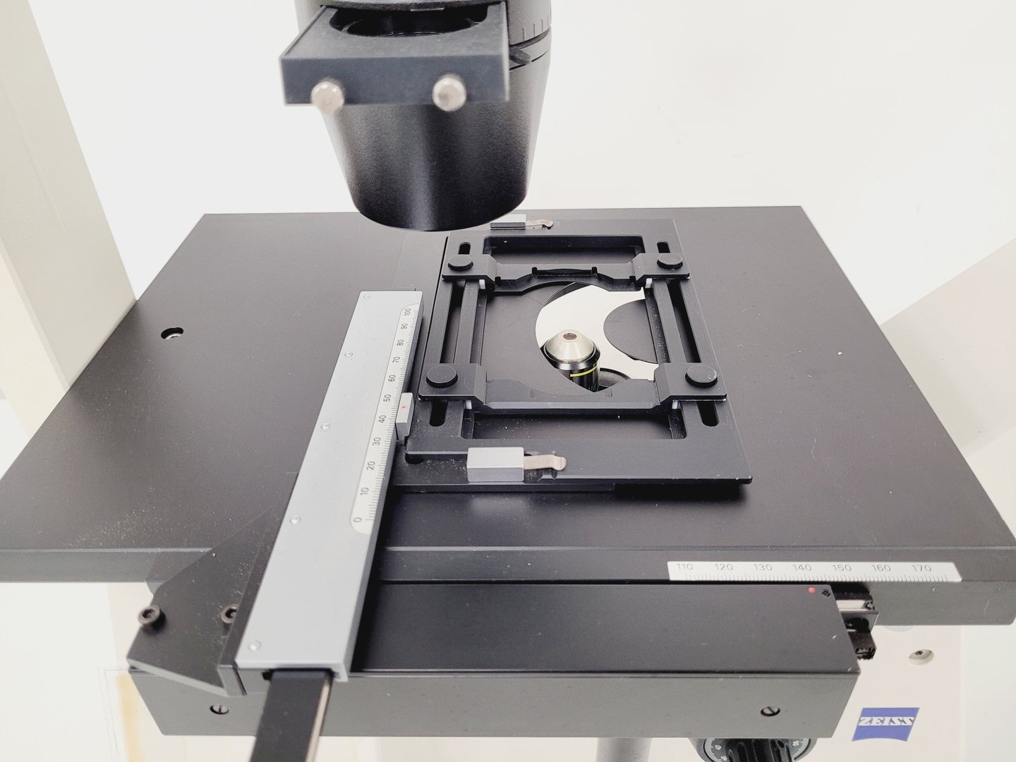 Image of Carl Zeiss Axiovert 40 CFL Microscope w/ 3 x Objectives Lab