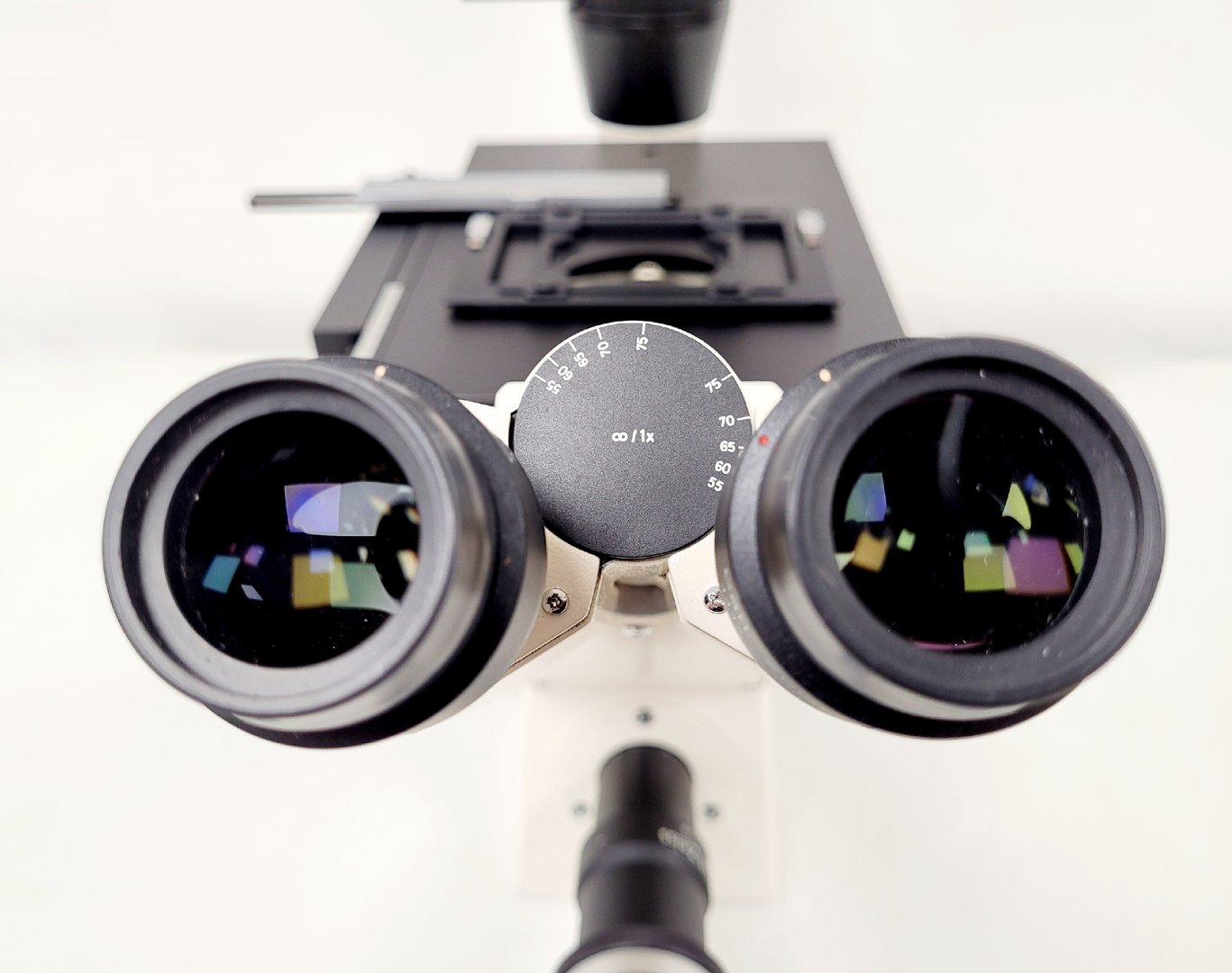 Image of Carl Zeiss Axiovert 40 CFL Microscope w/ 3 x Objectives Lab