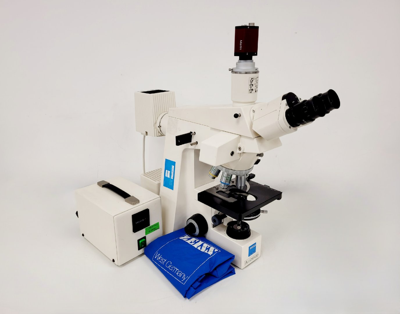 Image of Carl Zeiss Axioskop Microscope w/ 5 x Objectives,Eyepieces, Power Supply Lab