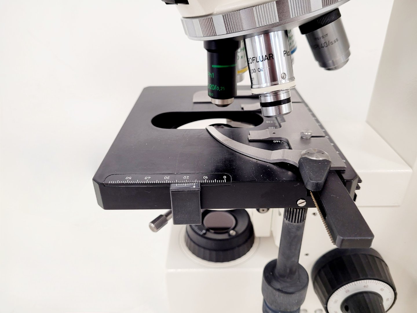 Image of Carl Zeiss Axioskop Microscope w/ 5 x Objectives,Eyepieces, Power Supply Lab