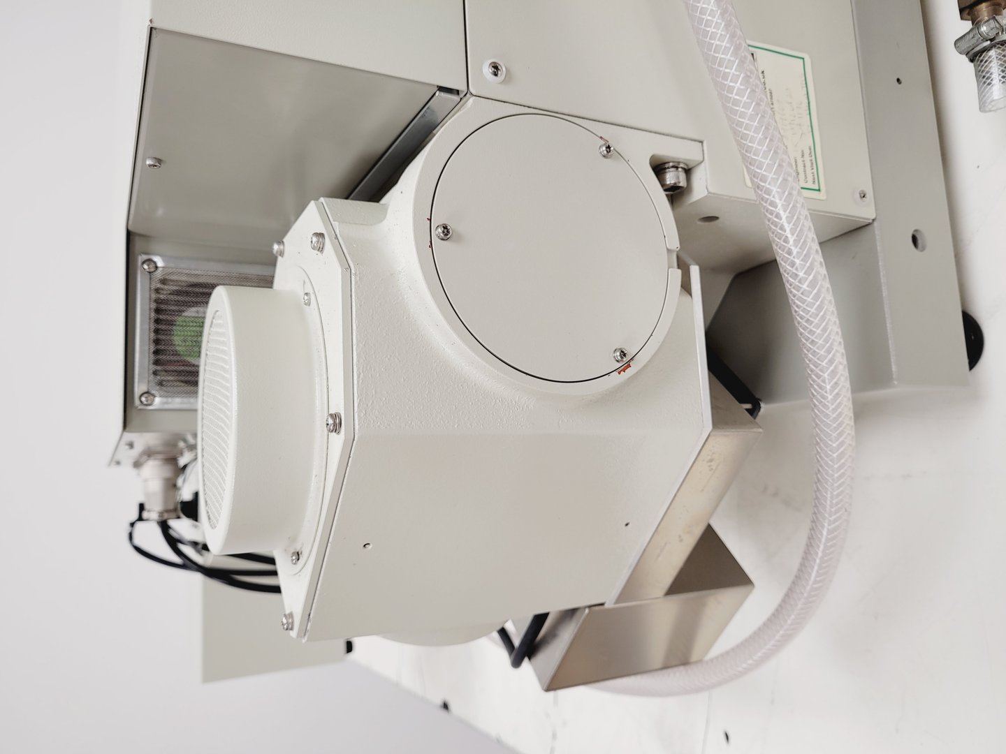 Image of Jasco J-810-150S Spectropolarimeter Lab