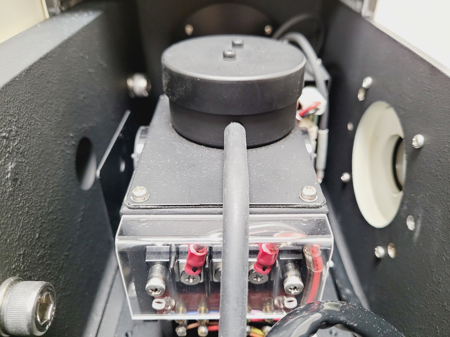 Image of Jasco J-810-150S Spectropolarimeter Lab
