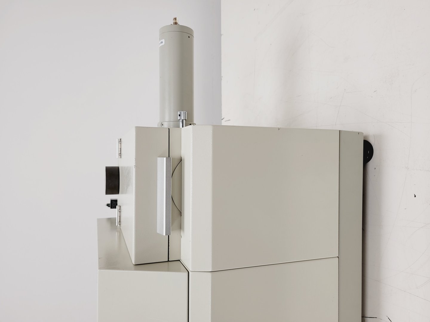 Image of Jasco J-810-150S Spectropolarimeter Lab