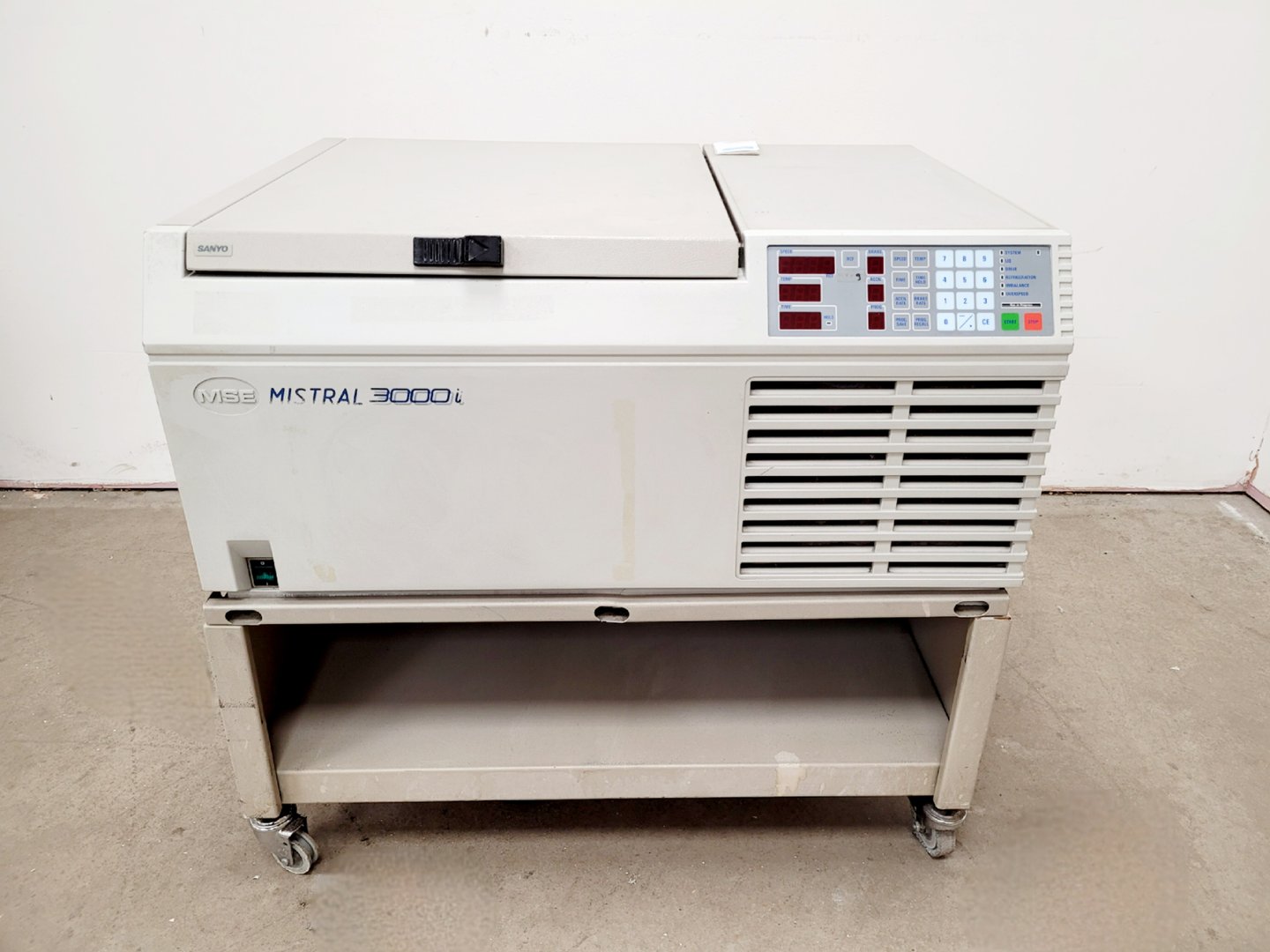 Image of MSE Mistral 3000i Laboratory Refrigerated Centrifuge with 2500rpm Rotor Lab