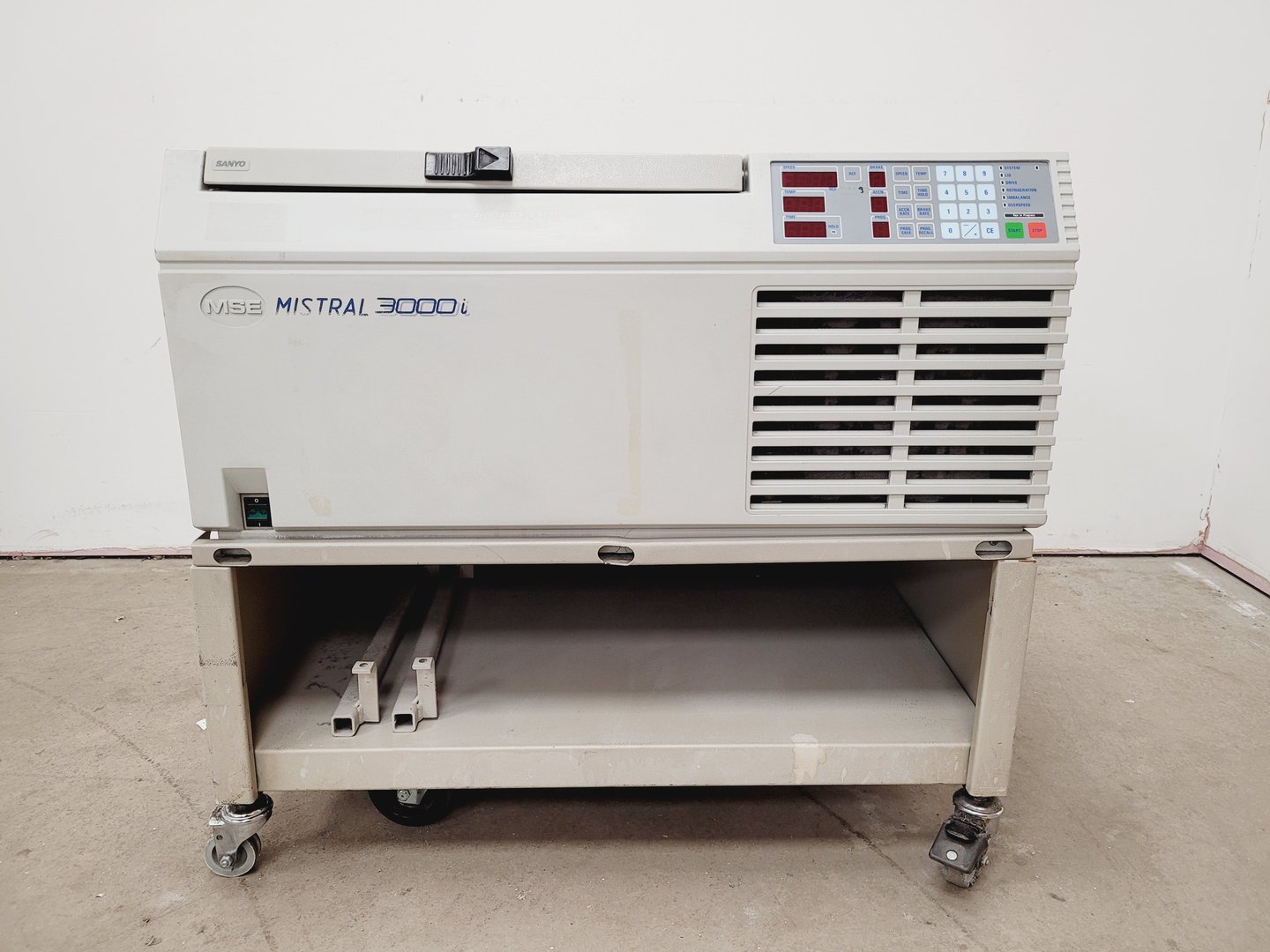 Image of MSE Mistral 3000i Laboratory Refrigerated Centrifuge with 2500rpm Rotor Lab