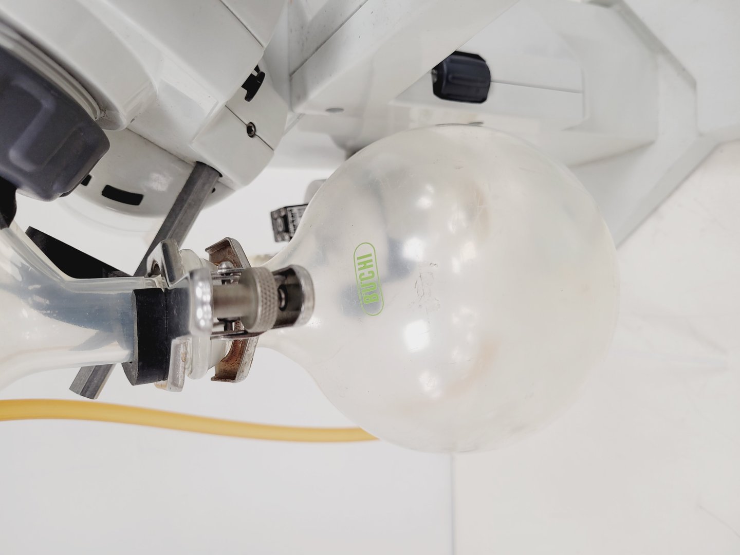 Image of Buchi Rotavapor R-200 with V-800 Controller & Vac V-500 Vaccum Pump Lab