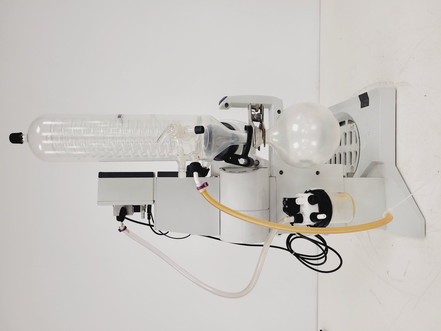 Image of Buchi Rotavapor R-200 with V-800 Controller & Vac V-500 Vaccum Pump Lab