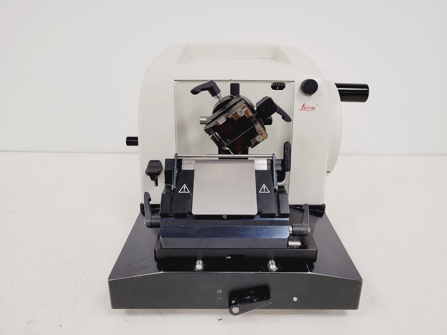 Image of Leica RM2125RT Laboratory Microtome Cat no. 045731980 Lab